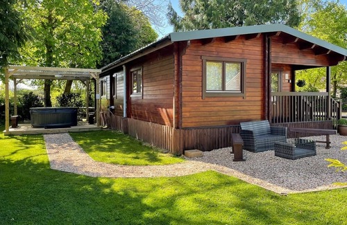 Broadwindsor Ski Chalet | Four berth lodge with one master double and one twin each with wardrobe.