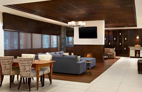 Northwest Calgary Hotel | Four Points by Sheraton Hotel & Suites Calgary West