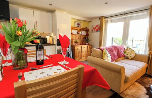 Portland Cottage | FOUR SEASONS, pet friendly, with a garden in Easton Portland