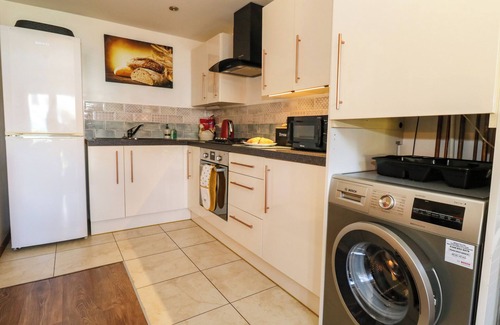 Portland Cottage | FOUR SEASONS, pet friendly, with a garden in Easton Portland