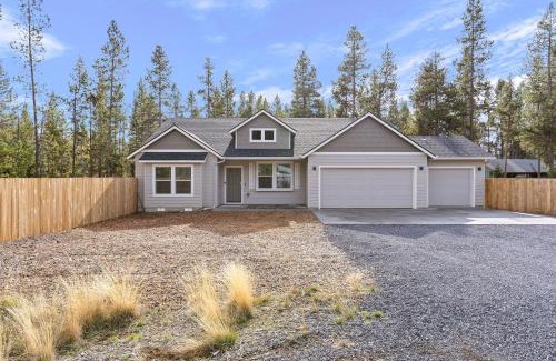 Oregon Water Wonderland House | Four Seasons Retreat