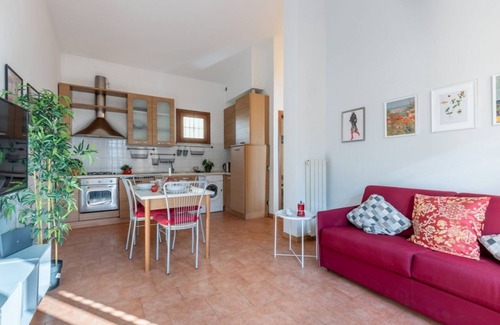 Pisa Apartment | Four Shades of Pisa - Red Apartment