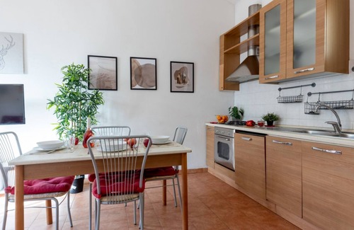 Pisa Apartment | Four Shades of Pisa - Red Apartment