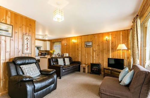 Minehead Cabin | Four star Lodge with two bedrooms, fabulous views yet close to pubs and beach