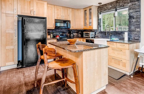 Salt Lake Mountain Resorts Cabin | Four-story home with sunroom, gas fireplace - walk to Brighton & Silver Lake
