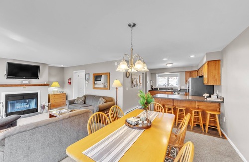 North Creek House | Fox Lair 29l - Cozy End Unit With Mountain Views 2 Bedroom Townhouse by The Summit at Gore Mountain