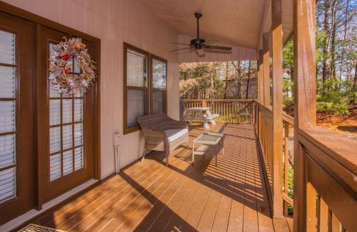 Pigeon Forge House | Fox's Den, Hot Tub, FREE Attraction tickets for each paid day, Arcade Game, WIFI!
