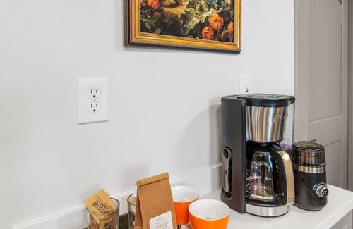Palmer Apartment | Foxhole Retreat~Hiking near Hatchers & Local Goods