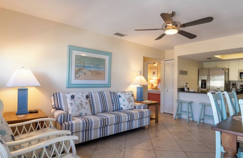 Holmes Beach Condo | Foxtail Palm: Steps from the beach