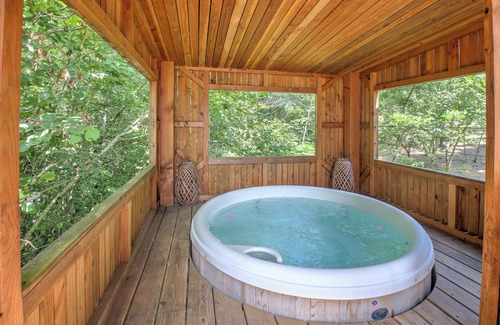 Saint-Felix-de-Reillac-et-Mortemart Cottage | Bungalow 'Lodge Secret' with Private Terrace, Wi-Fi and Air Conditioning