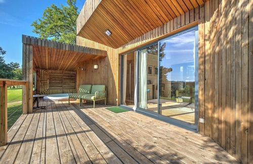 Saint-Felix-de-Reillac-et-Mortemart Cottage | Bungalow 'Lodge Plein Voir' with Private Terrace, Wi-Fi and Air Conditioning