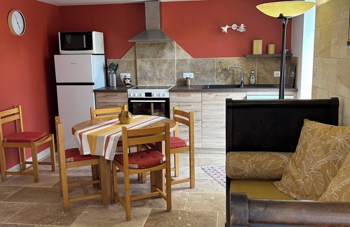Saint-Felix-de-Reillac-et-Mortemart House | Gîte du pigeonnier with swimming pool Périgord noir 4 people 124€ per night
