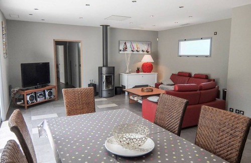 Saint-Genis Villa | 110 m² Villa ∙ 4 bedrooms ∙ 8 guests