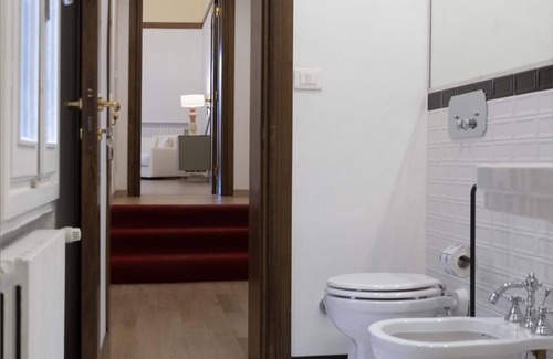 Historic Center Ski Chalet | Frame Bologna [Double room with external private bathroom]