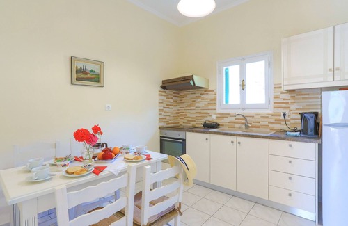 Agios Spyridon Corfu Apartment | Fran Apartment: Cozzy apartment with a shared pool, breakfast options and close to the beach