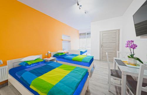 Brzezinka Apartment | Frank Apartments - 5min Auschwitz, 15min Energylandia - Oswiecim Center