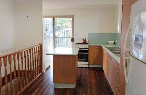 Eurong House | Fraser Island.Rays Place Eurong 4BR Home ,Ocean Views, BBQ Hut & Verandahs –