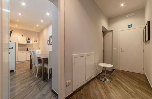 Rione IV Campo Marzio Apartment | Frattina 2 - FromHometoRome