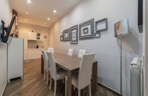 Rione IV Campo Marzio Apartment | Frattina 2 - FromHometoRome