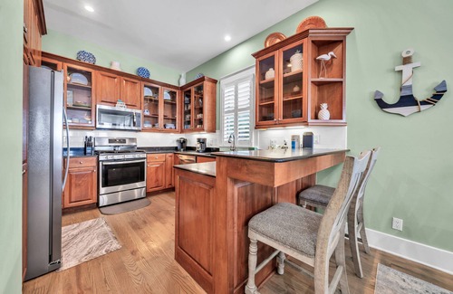Delos House | Free Beach Chairs Mar- Oct! Pets Welcome! Private Splash Pool!