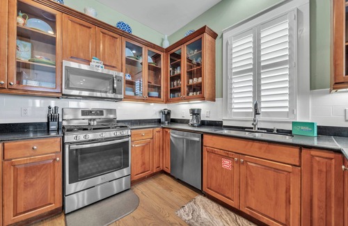 Delos House | Free Beach Chairs Mar- Oct! Pets Welcome! Private Splash Pool!