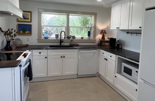 East End House | Free Beach Gear Credit, 2-Min Walk To Beach, Swimming Pool!