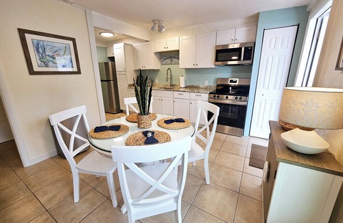 Englewood House | FREE Bikes, Kayaks, SUP's and More! Spoil yourself with unmatched amenities!