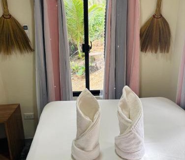 Pilar Villa | Free Breakfast and coffee for 2 Purple Beach House