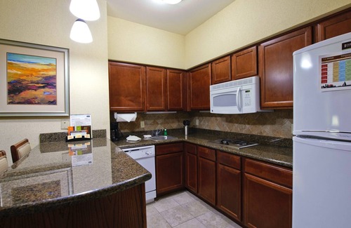 South Side Condo | Free Breakfast Buffet. Pool Access. Close to Great Beaches!