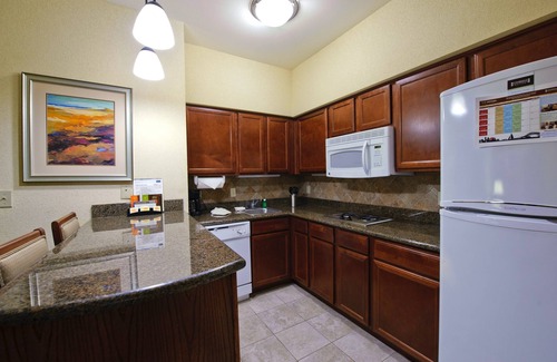 South Side Condo | Free Breakfast Buffet. Close to Great Beaches!