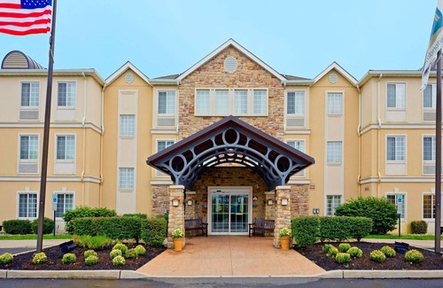 Cranbury Condo | Free Breakfast Buffet. Outdoor Pool. Gym. Only 20 Min from Princeton.