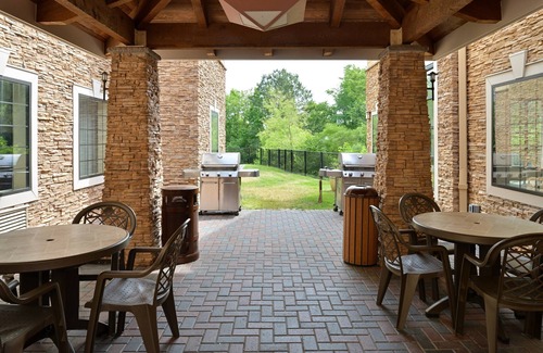 Chesapeake Apartment | Free Breakfast. Indoor Pool & Hot Tub. Close to the Virginia Beach business district!