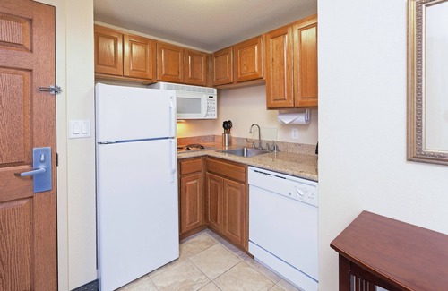 St. Paul Square Condo | Free Breakfast + Outdoor Pool + 24-Hour Business Center | Only 3 Blocks from Gonzalez Convention Center
