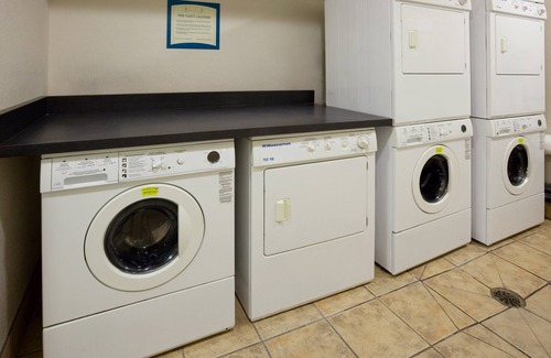 Maple Grove Condo | Free Breakfast. Pool & Hot Tub. Gym. Near Albertville Premium Outlets!