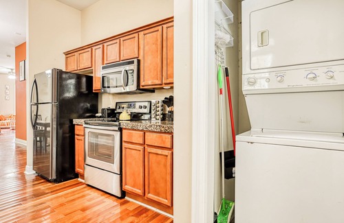 Thomas Square Apartment | Free Early Check-In - Summer Vibes - Stylish Duplex by Forsyth Park - 14PPL