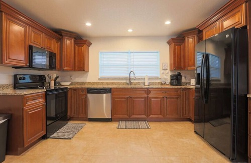 Apollo Beach House | Free Heated Pool | Dog Friendly | No Cleaning Fee