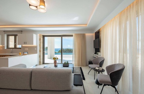 Falassarna Villa | Free heated pools & 800m sea