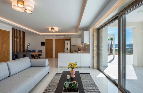 Falassarna Villa | Free heated pools & 800m sea