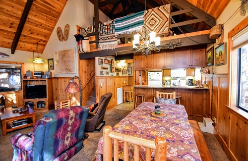 Arnold Cabin | FREE LAKE/RECREATION ACCESS IN PINEBROOK- PET FRIENDLY