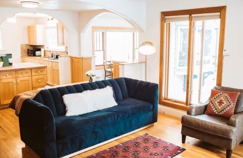 Bozeman House | FREE NIGHT OFFER! Downtown 5 Bedroom Historic Home