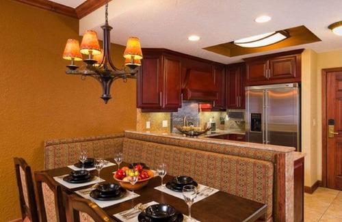 Park City Villa | FREE NIGHT ~ when you book from 3/23 -3/30, 2BR w/Kitchen, Ski-In/Out, Hot Tubs