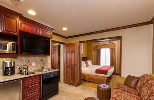 Park City Villa | FREE NIGHT ~ when you book from 3/23 -3/30, 2BR w/Kitchen, Ski-In/Out, Hot Tubs