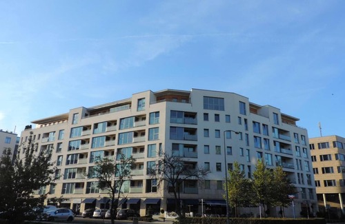 Muranow Apartment | Free Parking, 4 mins to the metro/train, 5 mins to city centre!