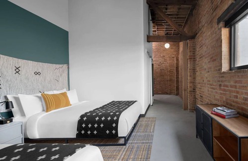 People's Freeway Hotel | Free Parking & Dog-friendly, 2 Boulder Rooms at evo Hotel