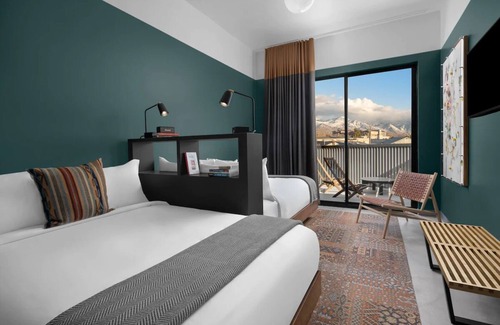 People's Freeway Hotel | Free Parking & Dog-friendly, 2 Boulder Rooms at evo Hotel
