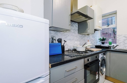 Manchester House | FREE Parking, Games Room, Sleeps 7, Manchester