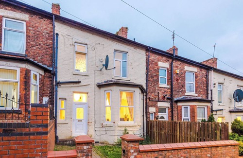 Manchester House | FREE Parking, Games Room, Sleeps 7, Manchester