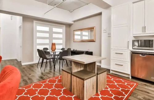 Quartier des Spectacles Apartment | FREE PARKING ♠ GORGEOUS ♠ Location in ❤ of City