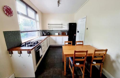 Middleton House | Free Parking House in Middleton by City SuperHost