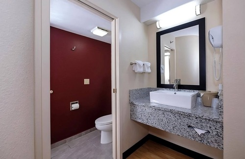 Palm Coast Hotel | Free Parking, Pet-Friendly - 2 Budget-friendly Units Close to Princess Place FL!